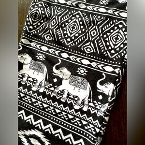 1X Size 16 Elephant Leggings.